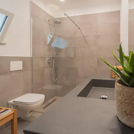 Residenza Maxim With Pool شقة نيسّو