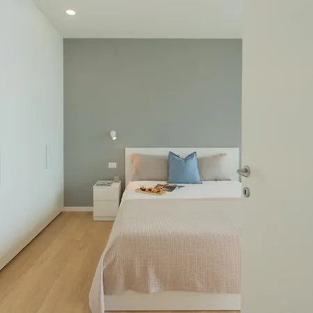 Residenza Maxim With Pool نيسّو